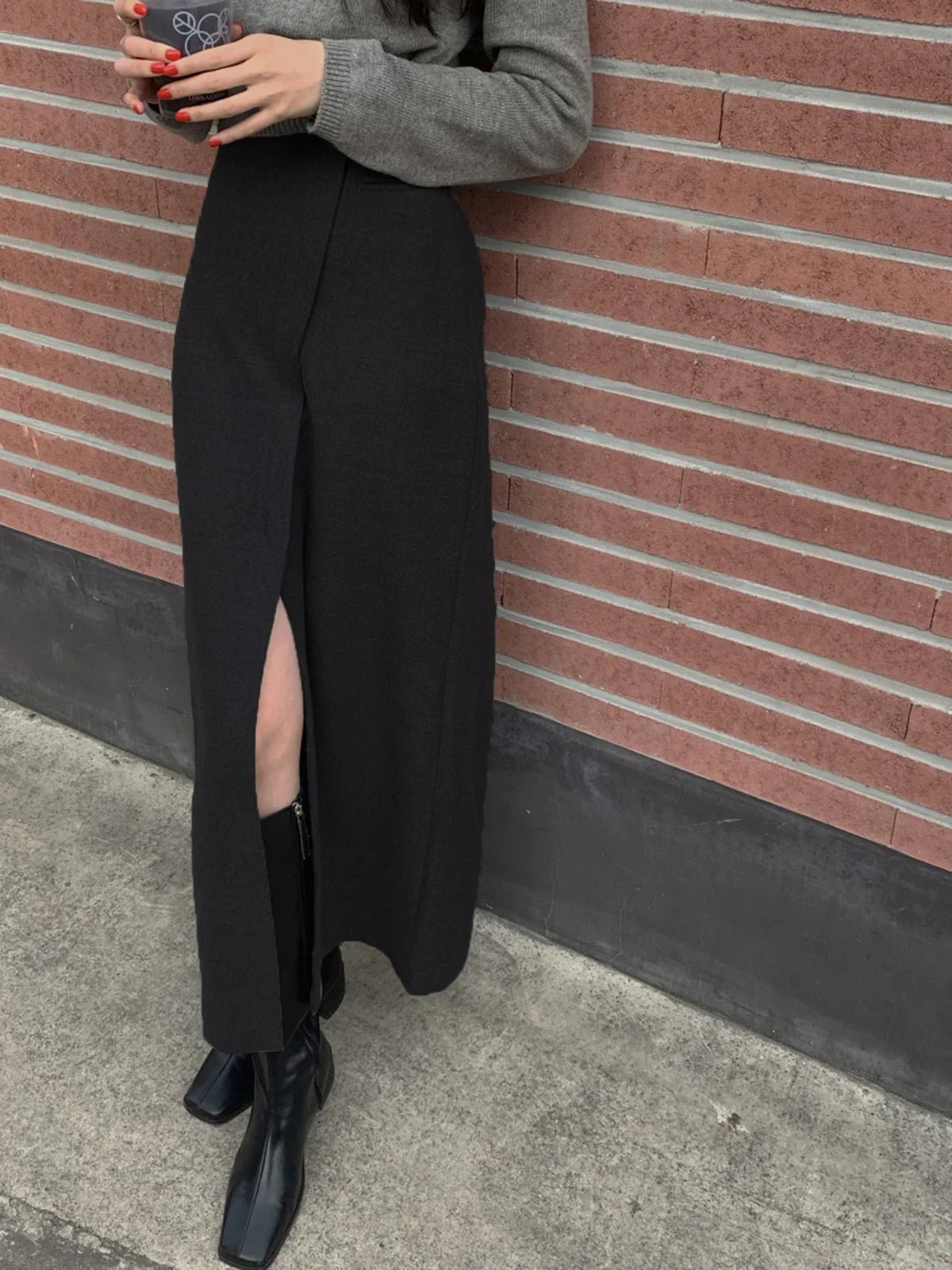 Elegant Slit Maxi Skirt - LA FEMME WANDERER