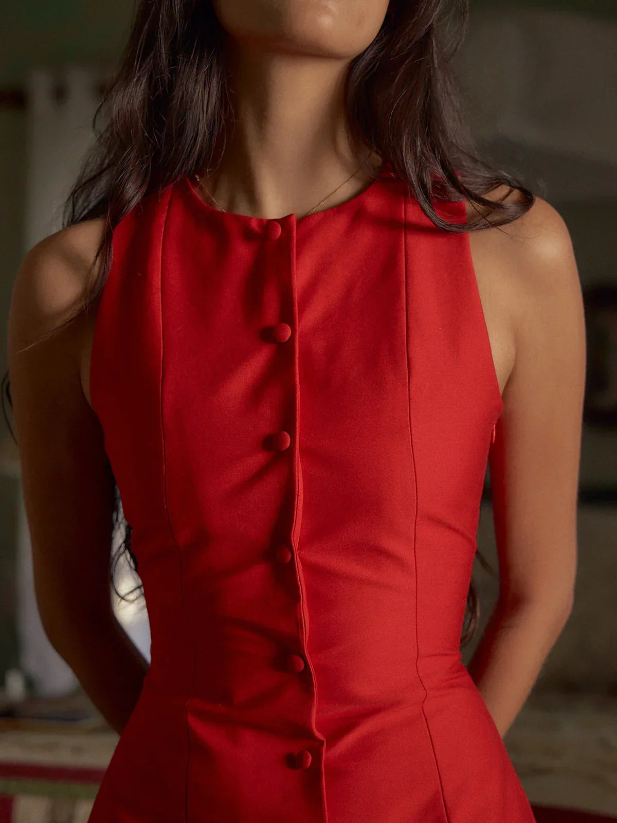 버튼 프론트 민소매 쇼트 드레스 - LA FEMME WANDERER