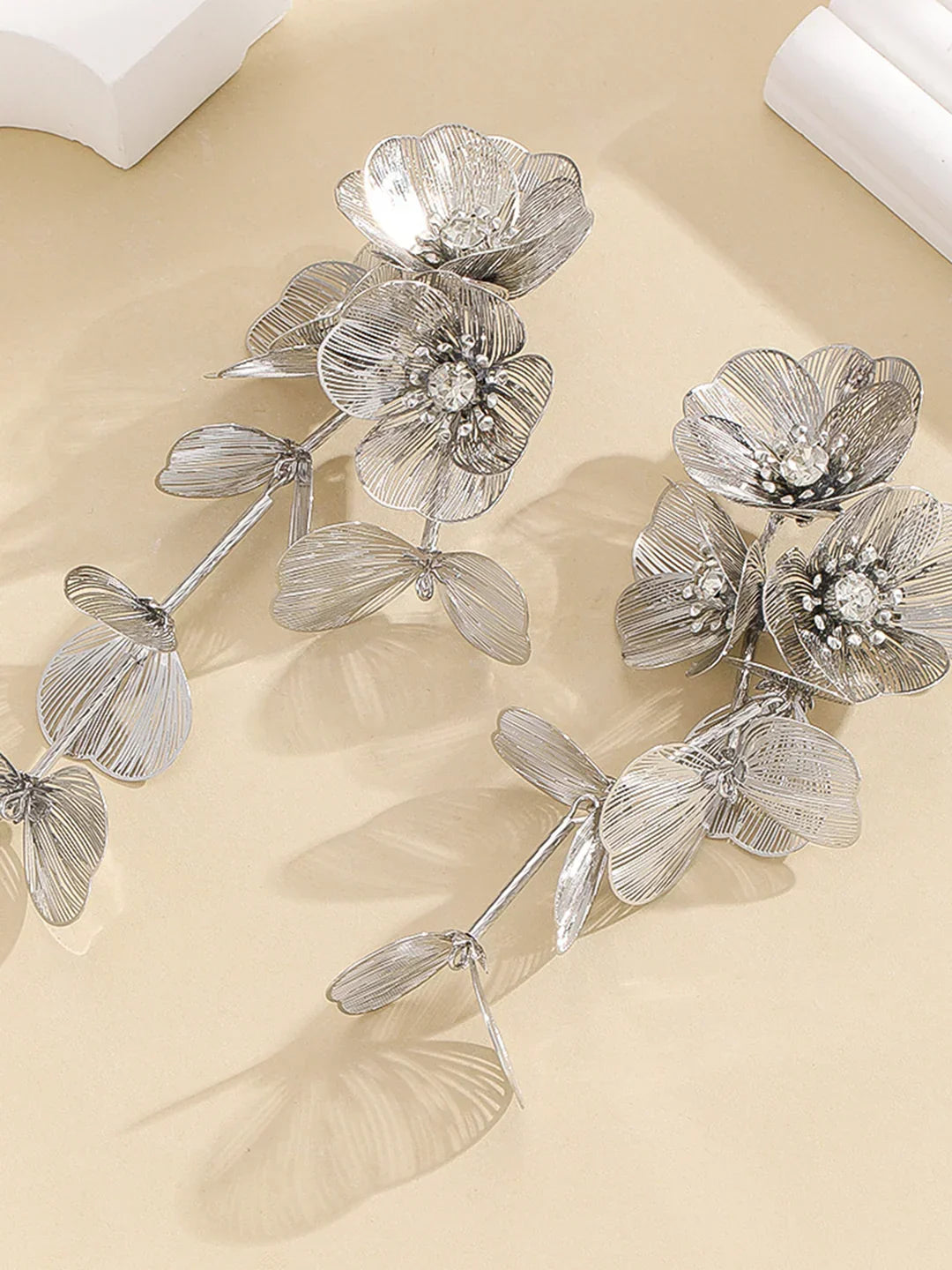 Silver Needle Floral Decor Fringed Earrings - LA FEMME WANDERER