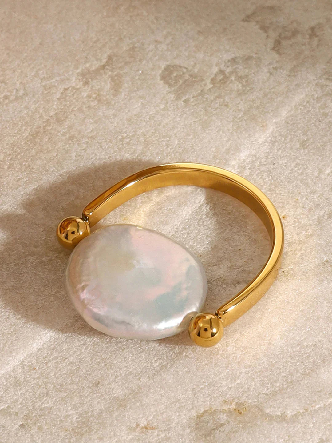 Elegant Style Sculptural Pearl Ring - LA FEMME WANDERER