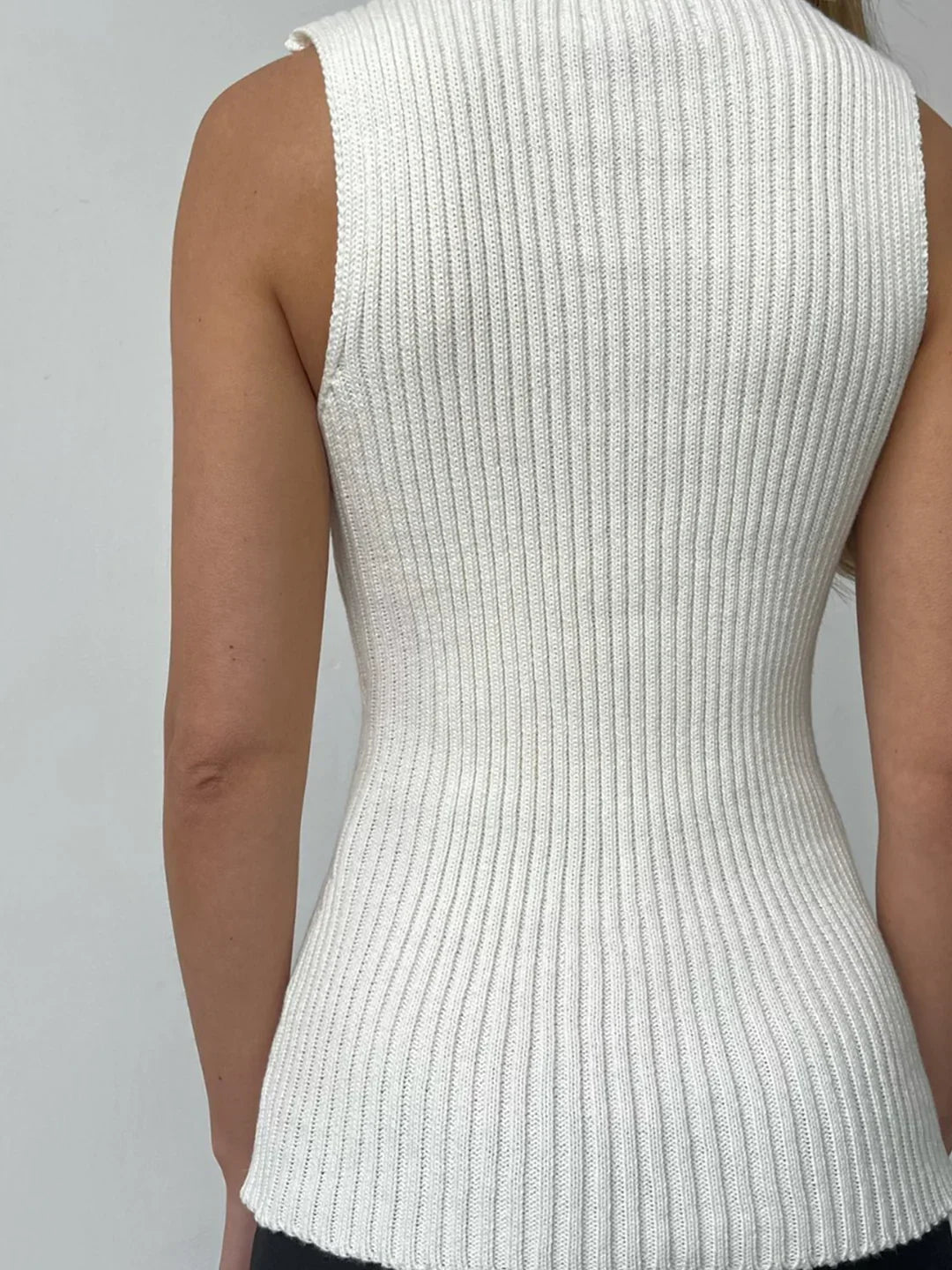 Turtleneck Sleeveless Top Fashion Casual - LA FEMME WANDERER
