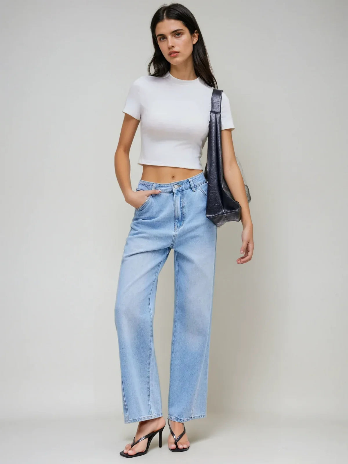 Timeless Style 핏 티셔츠 - LA FEMME WANDERER